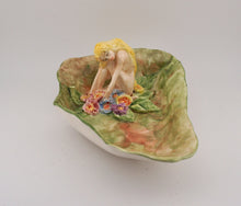 Lade das Bild in den Galerie-Viewer, P138 Porzellan Schale mit Frau
