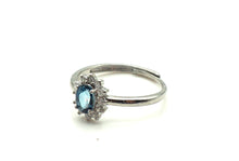 Lade das Bild in den Galerie-Viewer, V147 Ring mit London Blue Topas
