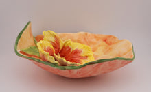 Lade das Bild in den Galerie-Viewer, P162 Porzellan Schale mit Blumen
