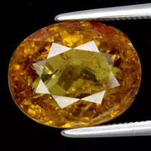 Lade das Bild in den Galerie-Viewer, E426 Grossular Granat gelb mit Zertifikat 7,25ct.