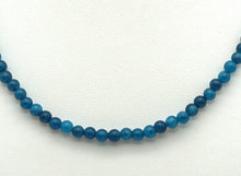 Lade das Bild in den Galerie-Viewer, K104 Halskette aus Apatit