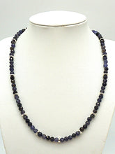Lade das Bild in den Galerie-Viewer, K127 Iolith Halskette