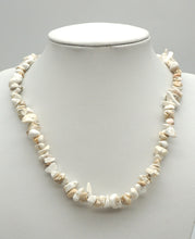 Lade das Bild in den Galerie-Viewer, K132 Howlith Halskette