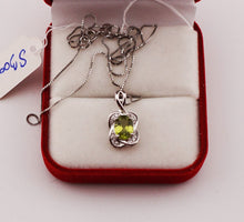 Lade das Bild in den Galerie-Viewer, S300 Silber 925 Anhänger mit Peridot und Kette