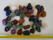 Lade das Bild in den Galerie-Viewer, T303 Trommelsteine groß 1kg.