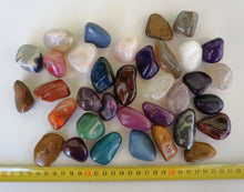 Lade das Bild in den Galerie-Viewer, T309 Trommelsteine groß 1 kg.