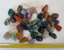 Lade das Bild in den Galerie-Viewer, T310 Trommelsteine groß 1 kg.