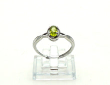 Charger l'image dans la galerie, V119 Ring mit Peridot