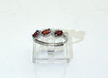 Charger l'image dans la galerie, V132 Ring mit Granat