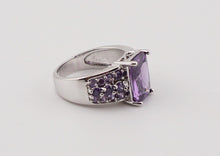 Lade das Bild in den Galerie-Viewer, V138 Ring mit violetten
