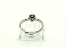 Lade das Bild in den Galerie-Viewer, V143 Ring mit London Blue Topas