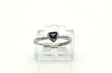 Lade das Bild in den Galerie-Viewer, V143 Ring mit London Blue Topas