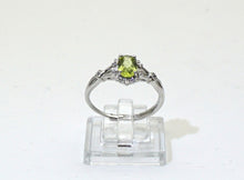 Charger l'image dans la galerie, V152 Ring mit Peridot