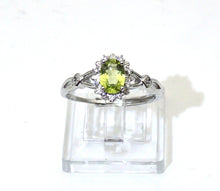 Charger l'image dans la galerie, V152 Ring mit Peridot