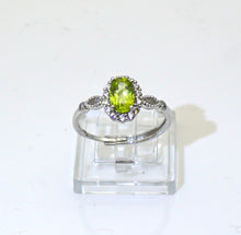 Charger l'image dans la galerie, V153 Ring mit Peridot