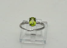 Charger l'image dans la galerie, V158 Ring mit Peridot