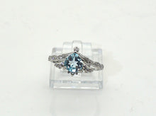 Charger l'image dans la galerie, V168 Ring mit Blau Topas