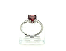 Lade das Bild in den Galerie-Viewer, V172 Ring mit Granat Herz