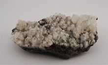 Lade das Bild in den Galerie-Viewer, M854 Bergkristall, Pyrit, Dolomit

