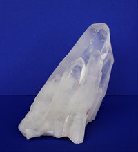Lade das Bild in den Galerie-Viewer, M880 Bergkristall 1,40 kg.
