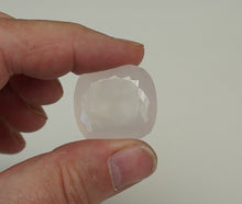 Charger l'image dans la galerie, E1021 Quartz rose 71,60 ct.