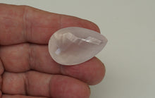 Charger l'image dans la galerie, E1022 Quartz rose 68,10 ct.