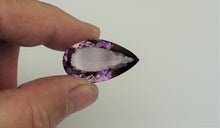Lade das Bild in den Galerie-Viewer, E1053 Amethyst Top mit Zertifikat 44,13ct.