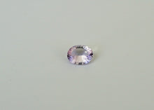 Lade das Bild in den Galerie-Viewer, E1075 Amethyst Top im Concave Cut