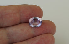 Lade das Bild in den Galerie-Viewer, E1075 Amethyst Top im Concave Cut
