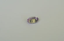 Lade das Bild in den Galerie-Viewer, E1075 Amethyst Top im Concave Cut