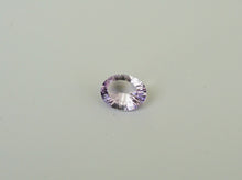 Lade das Bild in den Galerie-Viewer, E1075 Amethyst Top im Concave Cut