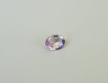 Lade das Bild in den Galerie-Viewer, E1075 Amethyst Top im Concave Cut