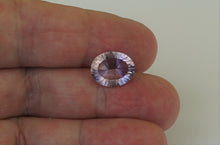 Lade das Bild in den Galerie-Viewer, E1077 Amethyst Top Concave Cut