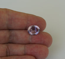 Lade das Bild in den Galerie-Viewer, E1077 Amethyst Top Concave Cut