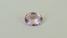 Lade das Bild in den Galerie-Viewer, E1077 Amethyst Top Concave Cut
