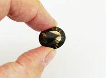 Lade das Bild in den Galerie-Viewer, E1080 Bio Quarz Top im Concave Cut mit Zertifikat