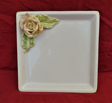 Charger l'image dans la galerie, K176 Assiette carrée avec rose