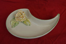Lade das Bild in den Galerie-Viewer, K179 Schale mit Rose