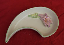 Lade das Bild in den Galerie-Viewer, K180 Schale mit Blume