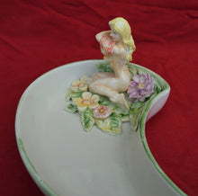 Lade das Bild in den Galerie-Viewer, K183 Schale mit Frau