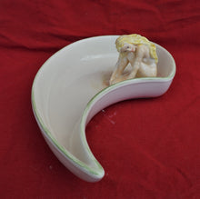 Lade das Bild in den Galerie-Viewer, K185 Schale mit Frau
