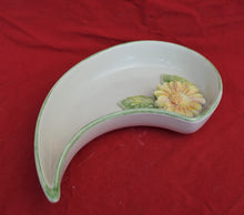 Lade das Bild in den Galerie-Viewer, K190 Schale mit Blume