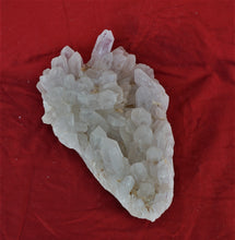 Lade das Bild in den Galerie-Viewer, M204 Bergkristall groß 3,10kg
