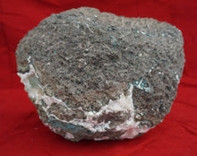 Lade das Bild in den Galerie-Viewer, M267 Geode mit grünem Apophylit und Skolezit Top 4,0kg.

