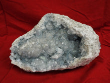 Lade das Bild in den Galerie-Viewer, M269 Cölestin Geode Top 5,60kg.
