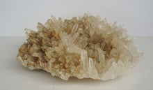 Lade das Bild in den Galerie-Viewer, M705 Bergkristall Stufe Groß Top Rumänien 7,50 kg.
