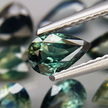 Lade das Bild in den Galerie-Viewer, E664 Safir Lot 5,75ct.