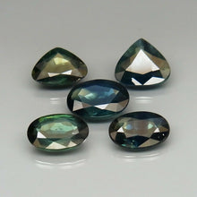Lade das Bild in den Galerie-Viewer, E724 1 Stk. blau/grün Safir 1,0ct.