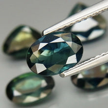 Lade das Bild in den Galerie-Viewer, E724 1 Stk. blau/grün Safir 1,0ct.