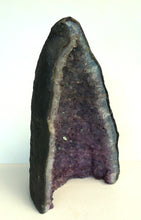 Lade das Bild in den Galerie-Viewer, E1001 Amethyst Geode

